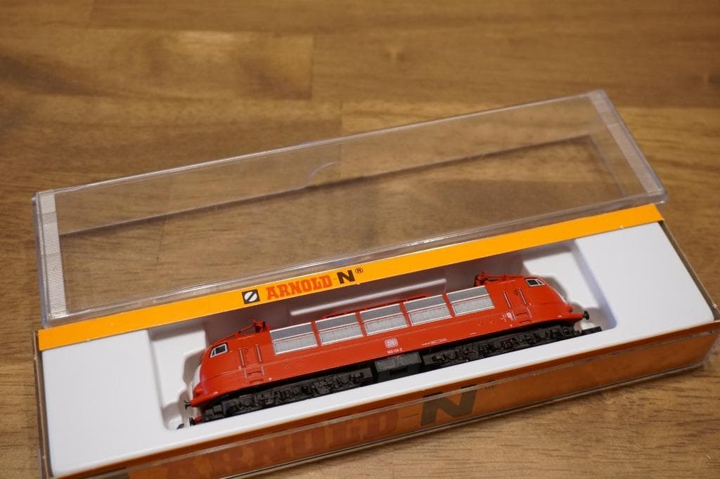 ARNOLD 品番2353 DB(ドイツ）　１０３型１１５－２　オリエント赤塗装