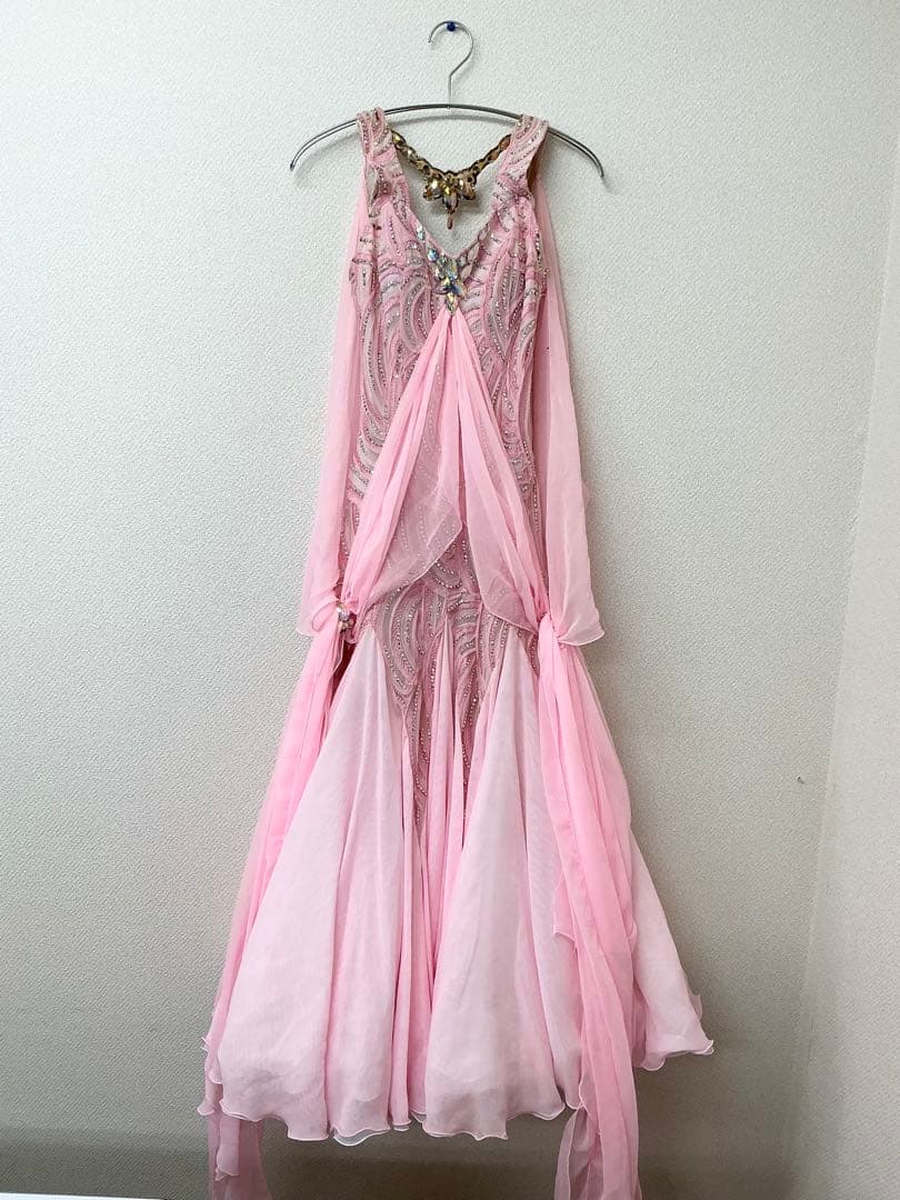 ピンクの社交ダンスドレス