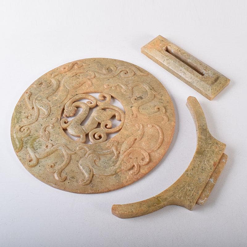 中国　玉石彫刻　神獣透かし彫　玉壁　硯屏　直径28㎝　飾台付　V　8135