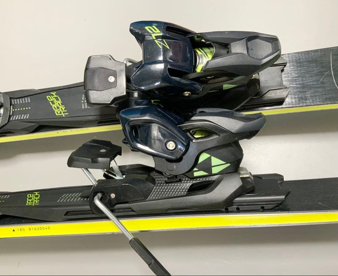 FISCHER RC4 WORLD CUP 180cm 板+ビンディング