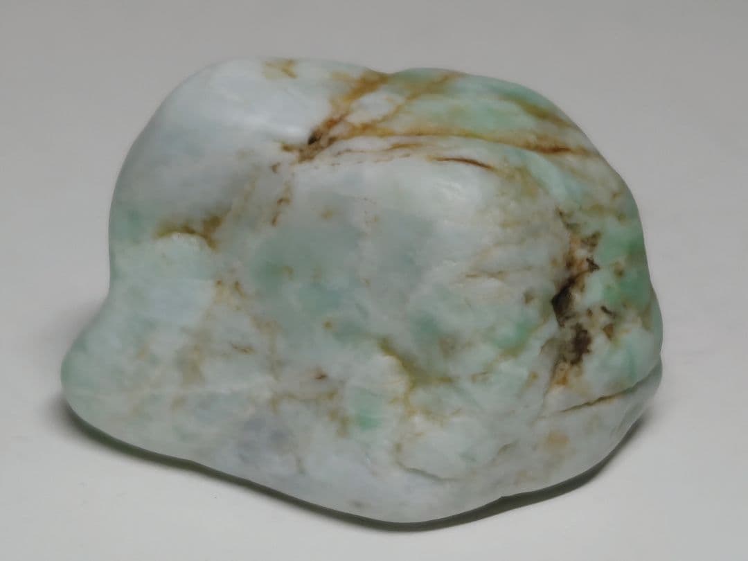 白緑 136g 翡翠 ヒスイ 原石 鑑賞石 自然石 誕生石 鉱物 鉱石 水石