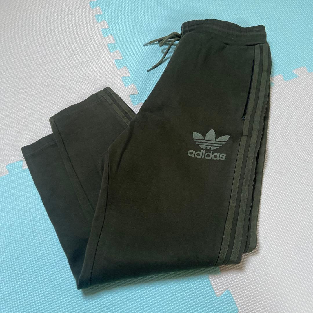 adidas セットアップ　パーカ　スウェット上下　カーキ