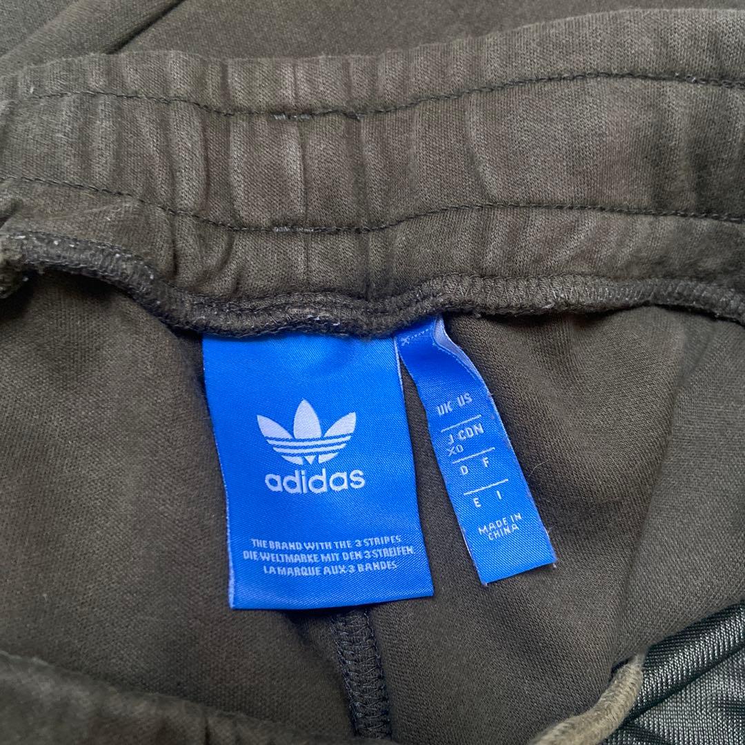 adidas セットアップ　パーカ　スウェット上下　カーキ