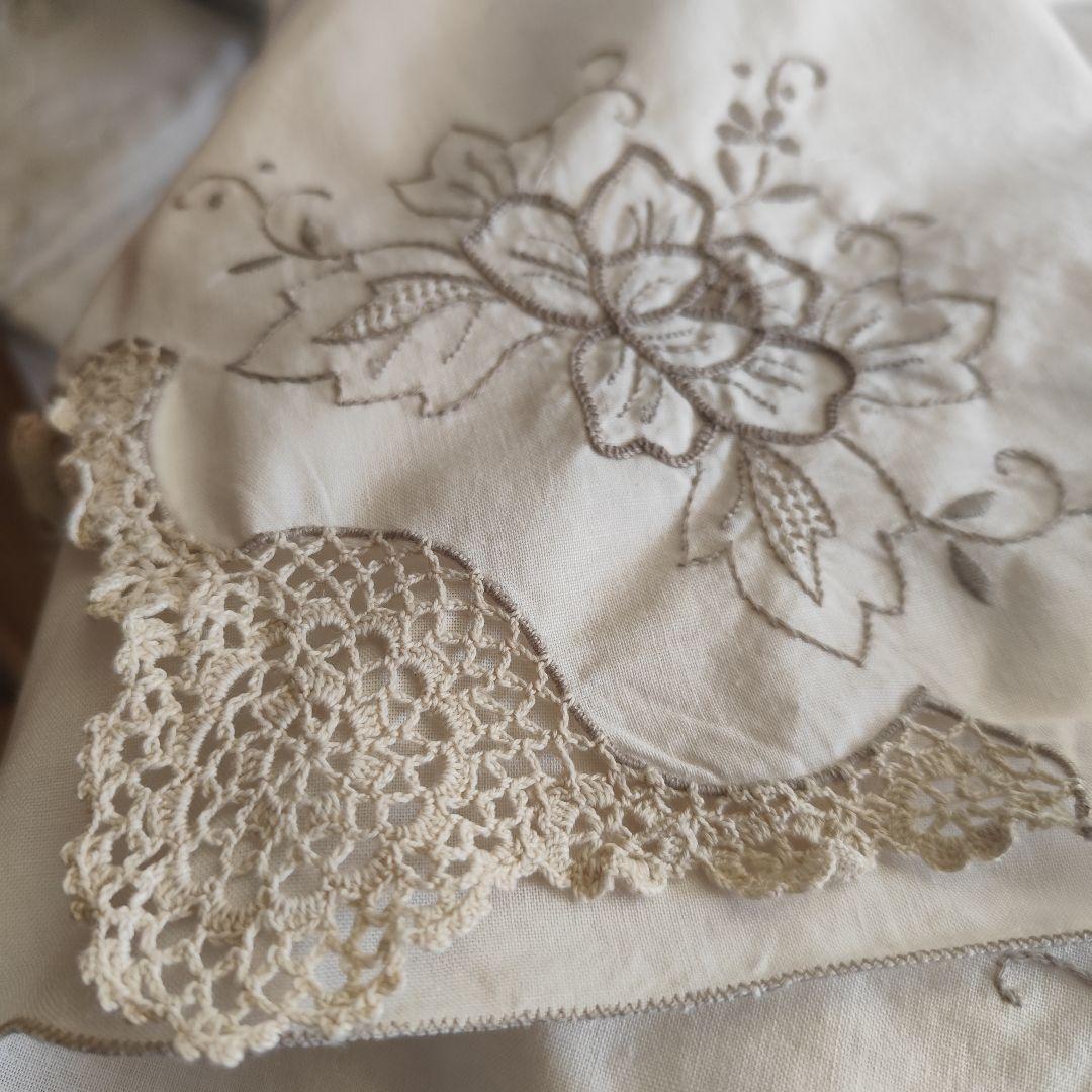 淡生成りVintageレース　クロッシェ手刺繍生地パーツ　大判テーブルクロス