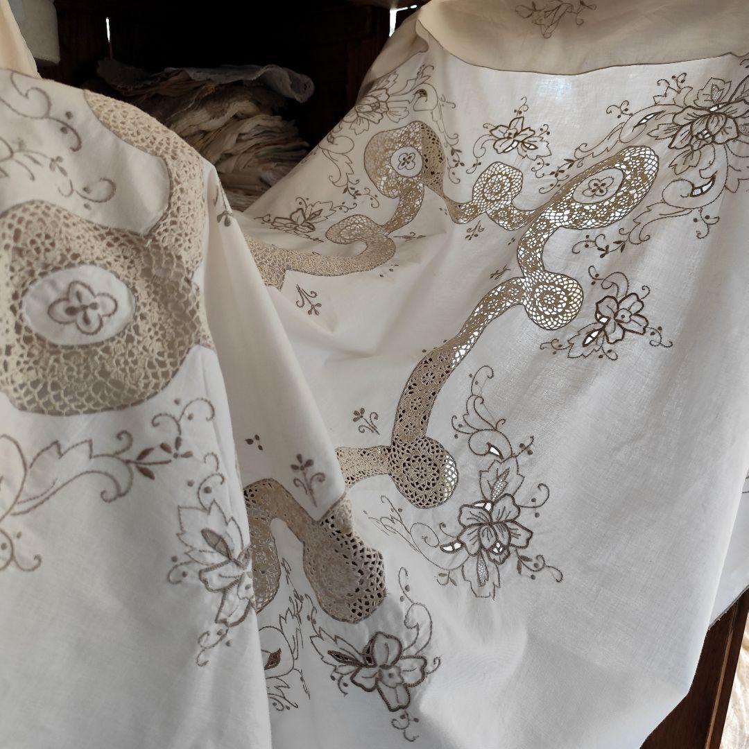 淡生成りVintageレース　クロッシェ手刺繍生地パーツ　大判テーブルクロス