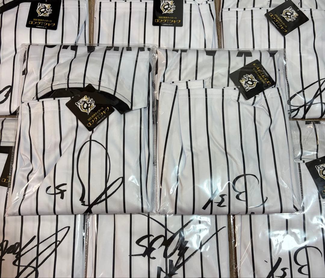 阪神タイガース　長袖シャツ　ユニフォーム　森下　佐藤輝明　フード付きタオル　中野