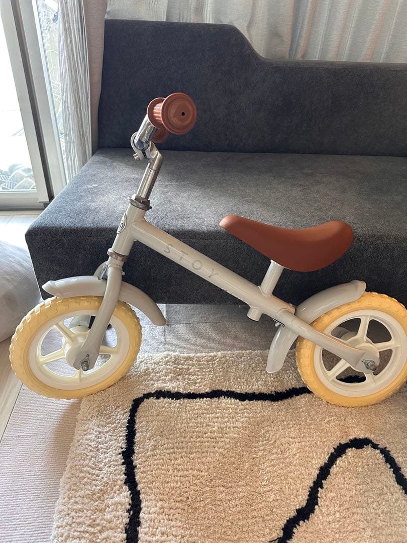 stoy キッズバイク　グレージュ