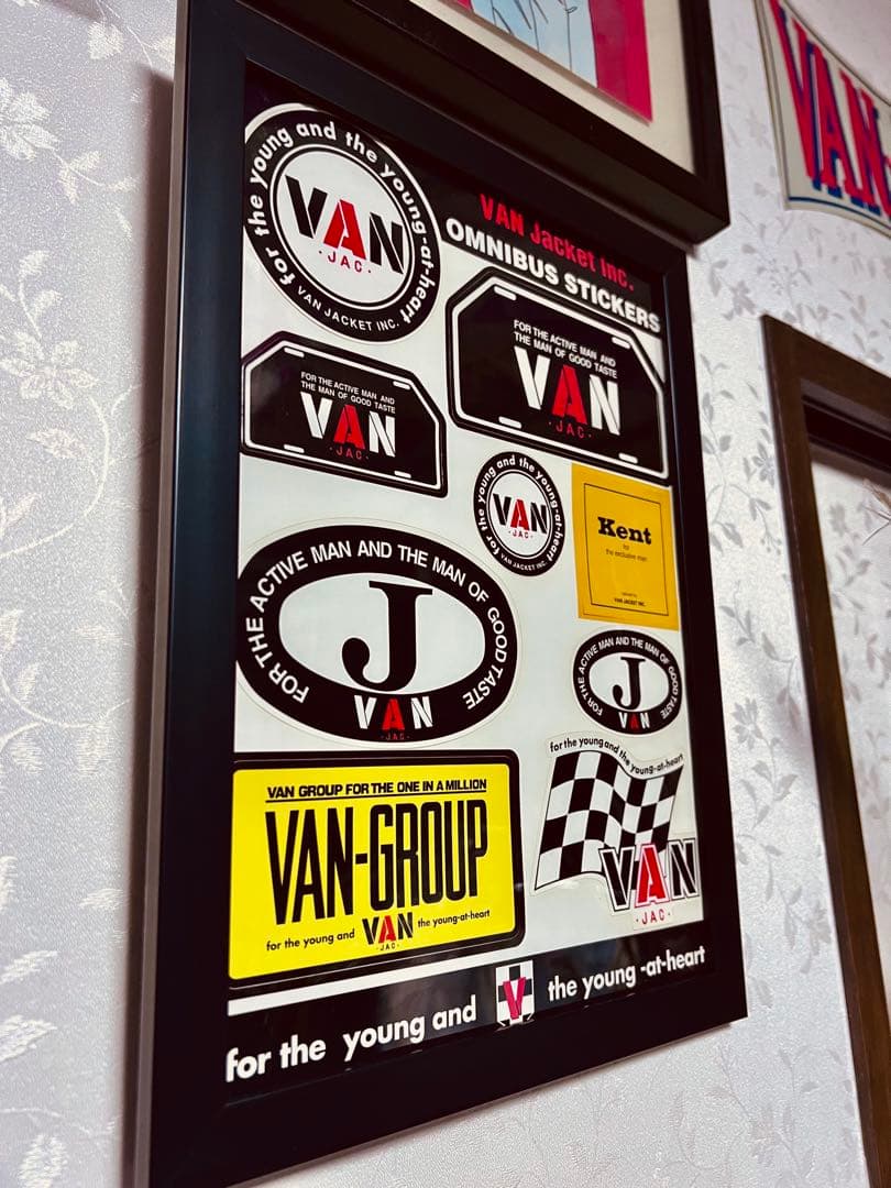 VAN Jacket Inc. オムニバスステッカー コレクション額装のモノ