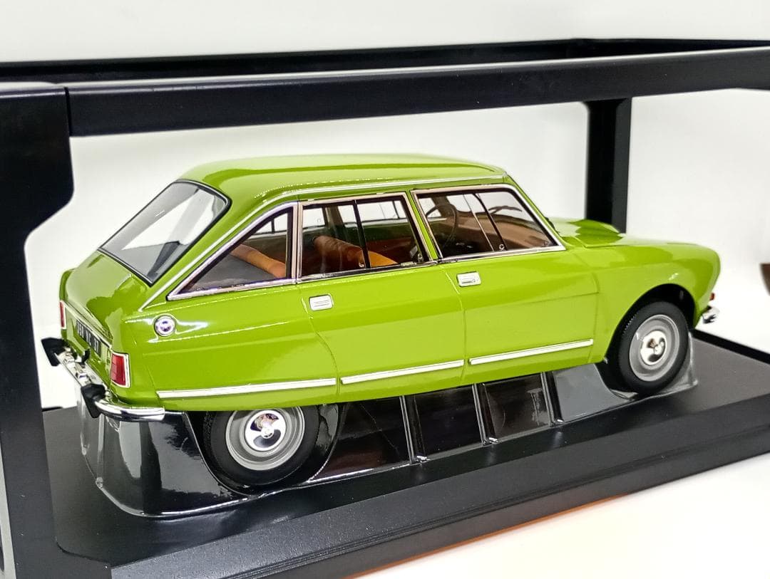 ノレブ 1/18 シトロエン アミ 8 クラブ 1969 (グリーン)