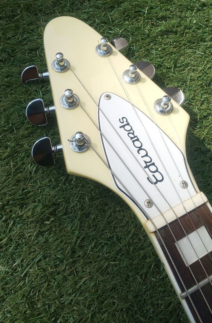 Edwards E-FV-85DフライングV エレキギター クリーム