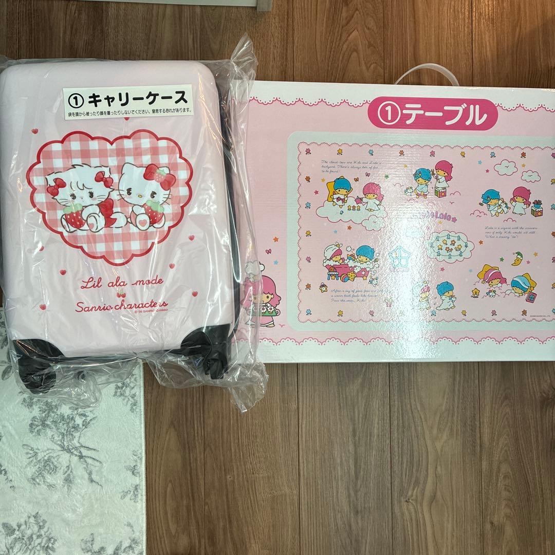サンリオキャラクター キャリーケースとテーブルセット
