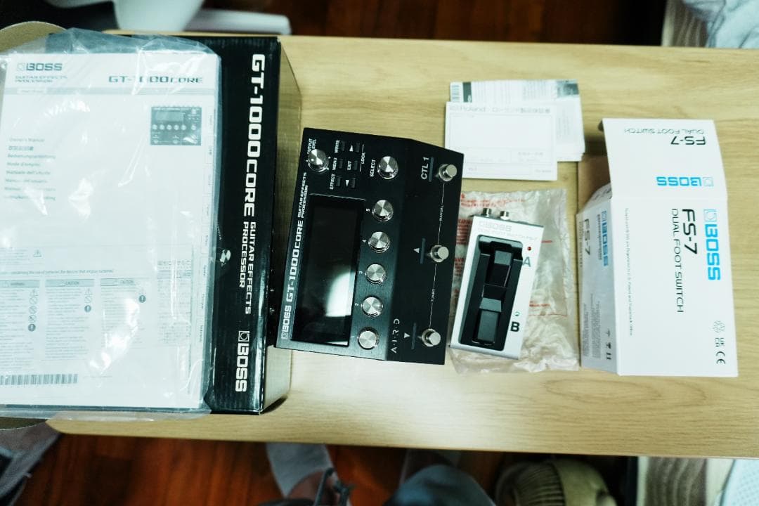 【美品】BOSS GT-1000CORE / 【未使用】FS-7の セット