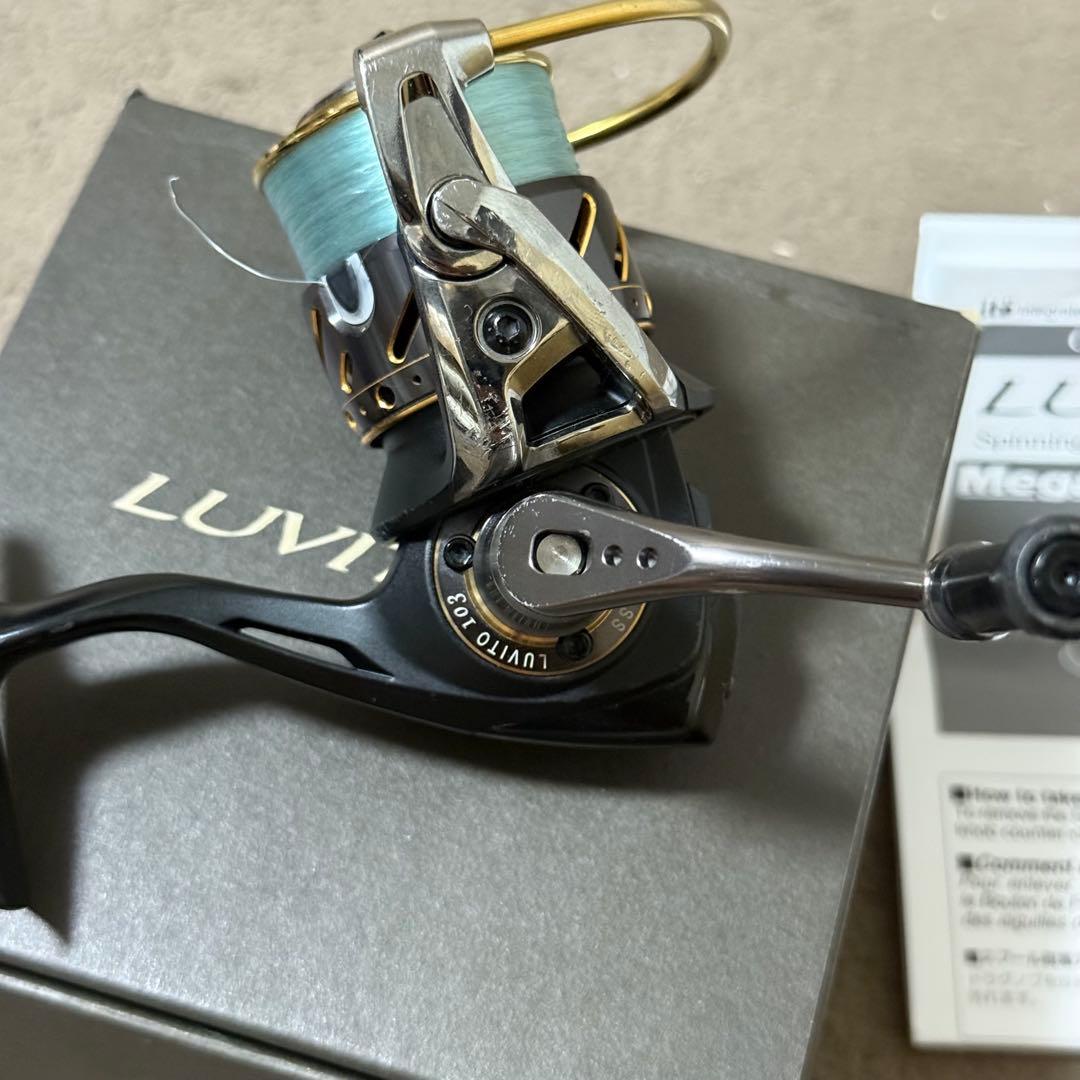 Megabass LUVITO 103 スピニングリール
