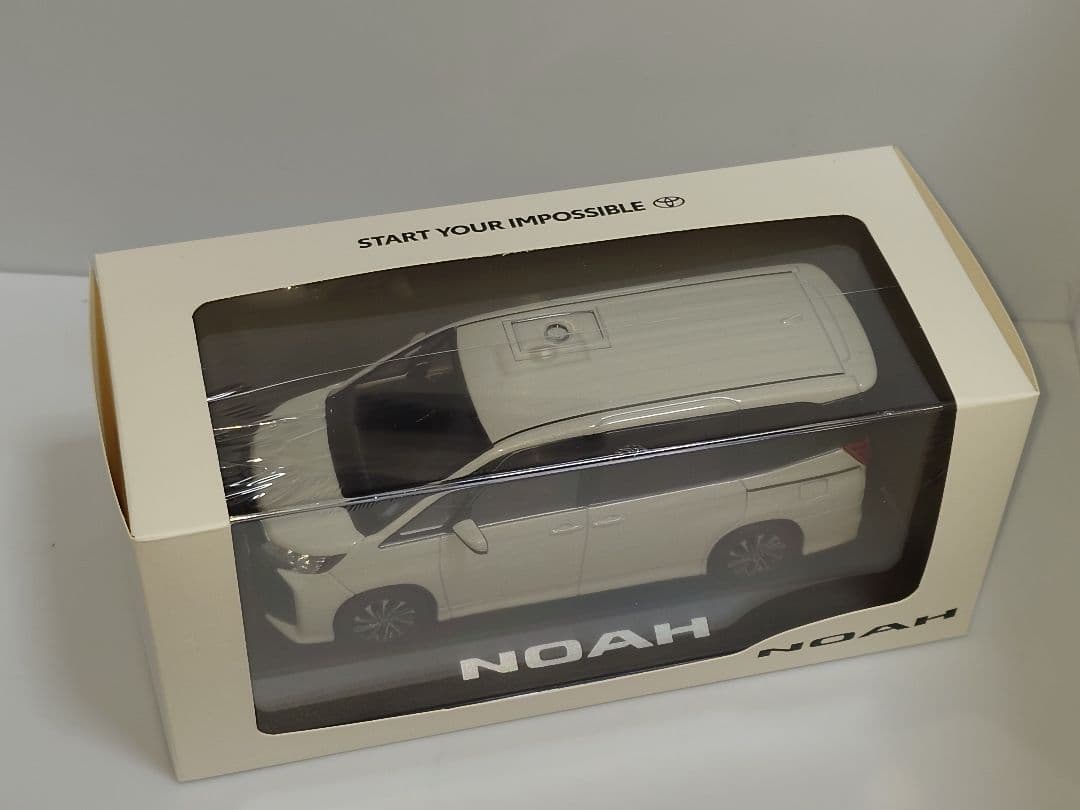 トヨタ 新型ノア カラーサンプル ミニカー 90系 パールホワイト 070