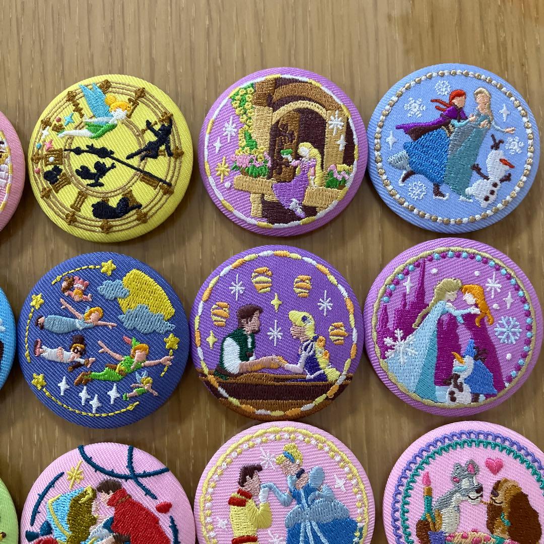 ディズニー　刺繍缶バッジ　23個セット