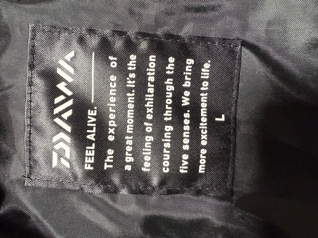 美品 ダイワ（DAIWA） 中綿ナイロンベスト 取り外しフード ブラック L