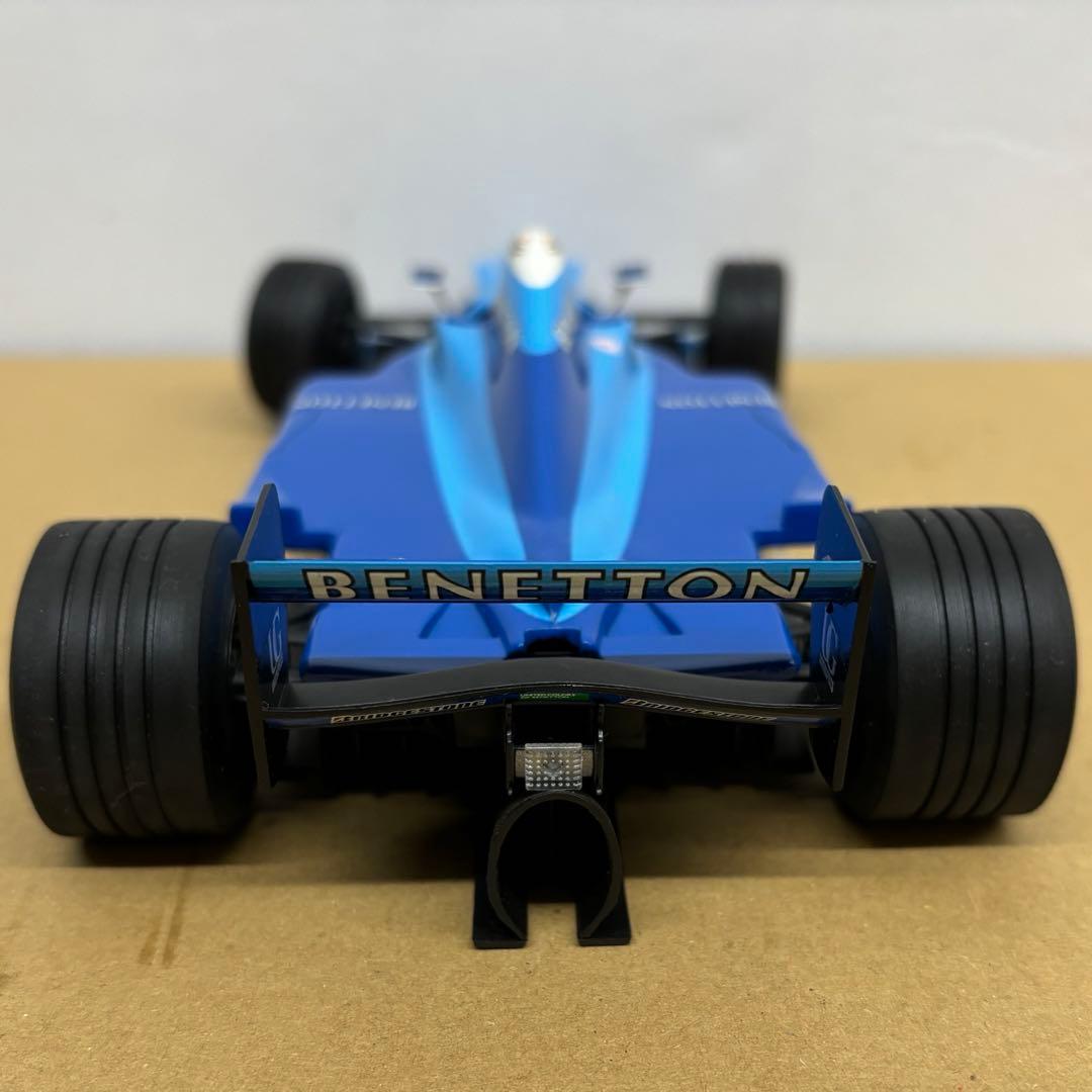 【ミニチャンプス　Benetton B197 ショーカー 1997年1/18】