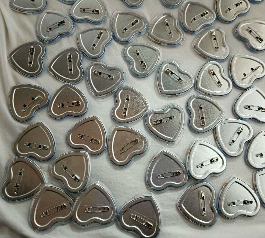 すとぷり　莉犬　缶バッチ　7周年　デフォ　ハートの缶バッチ