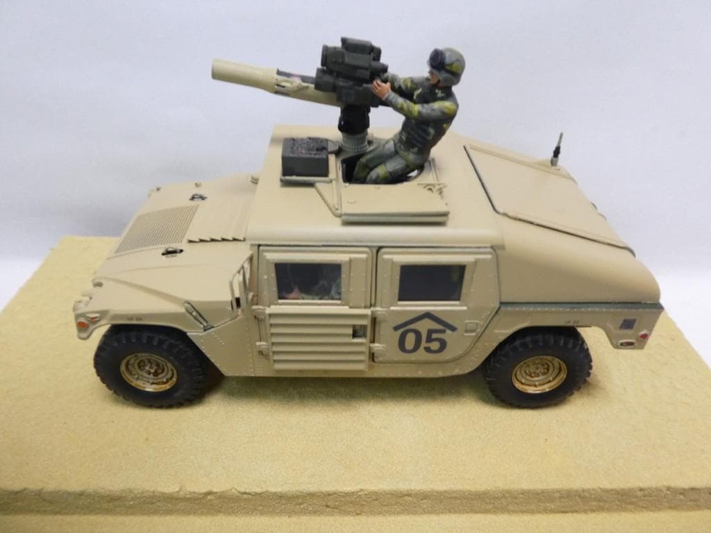 タミヤ　1/35　アメリカ陸軍 ハンビー TOW ミサイルキャリヤー　完成品