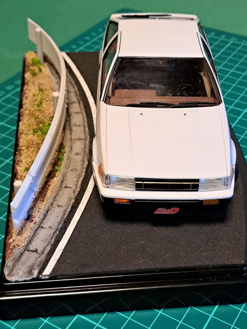 頭文字D　1/24 プラモデル　85レビン　完成品　ジオラマ付き