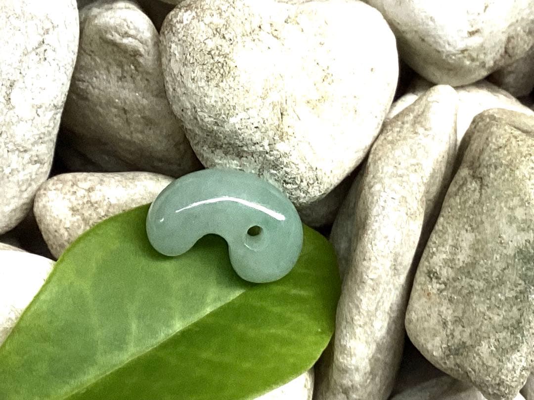 ✳味身良好‼️ 抜群‼️ 最高の透明感　糸魚川翡翠勾玉　本物の守護石を　鑑別書取品‼️