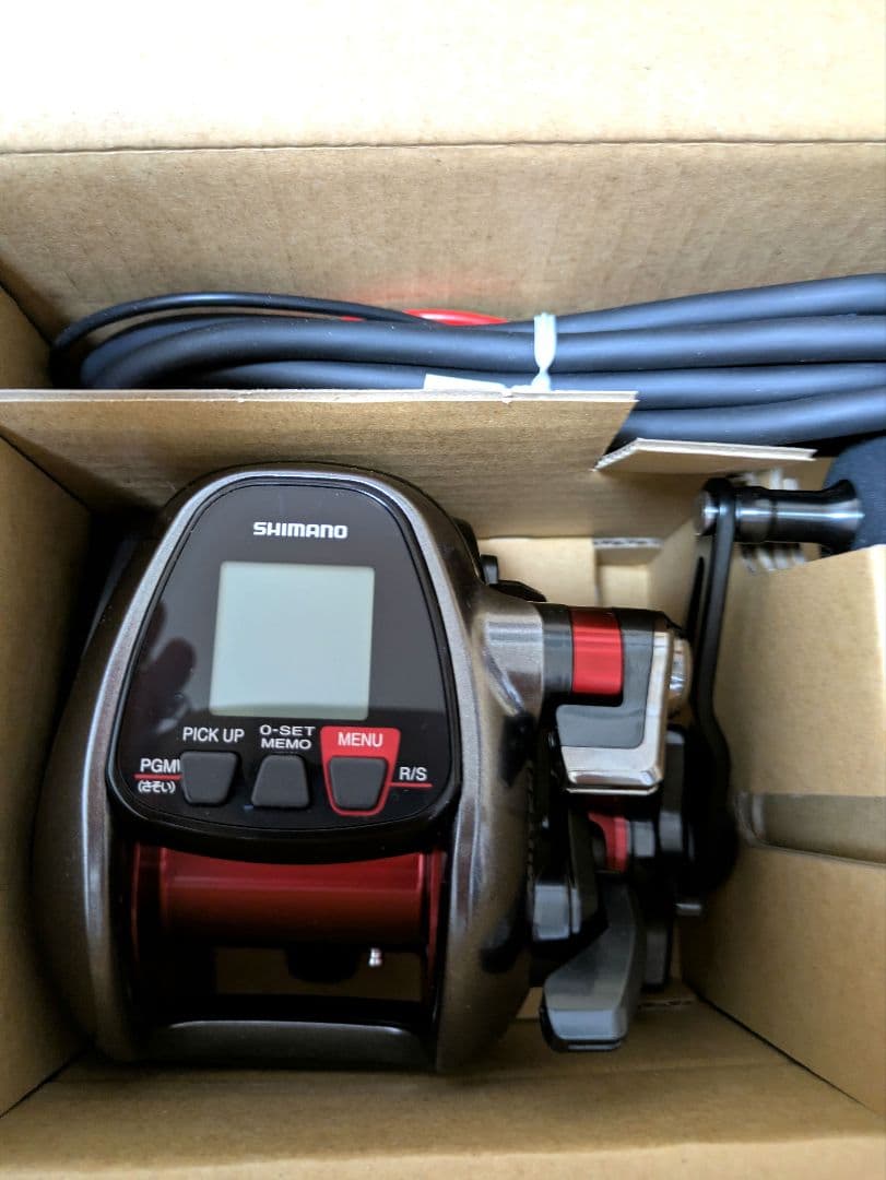 新品未使用　PLAYS 3000XP 電動リール