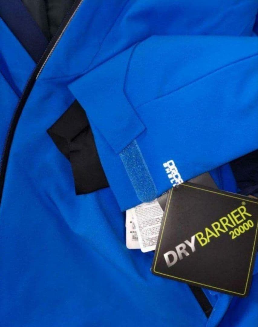 b 新品タグ付き Phenix フェニックス 上下組み合わせ。