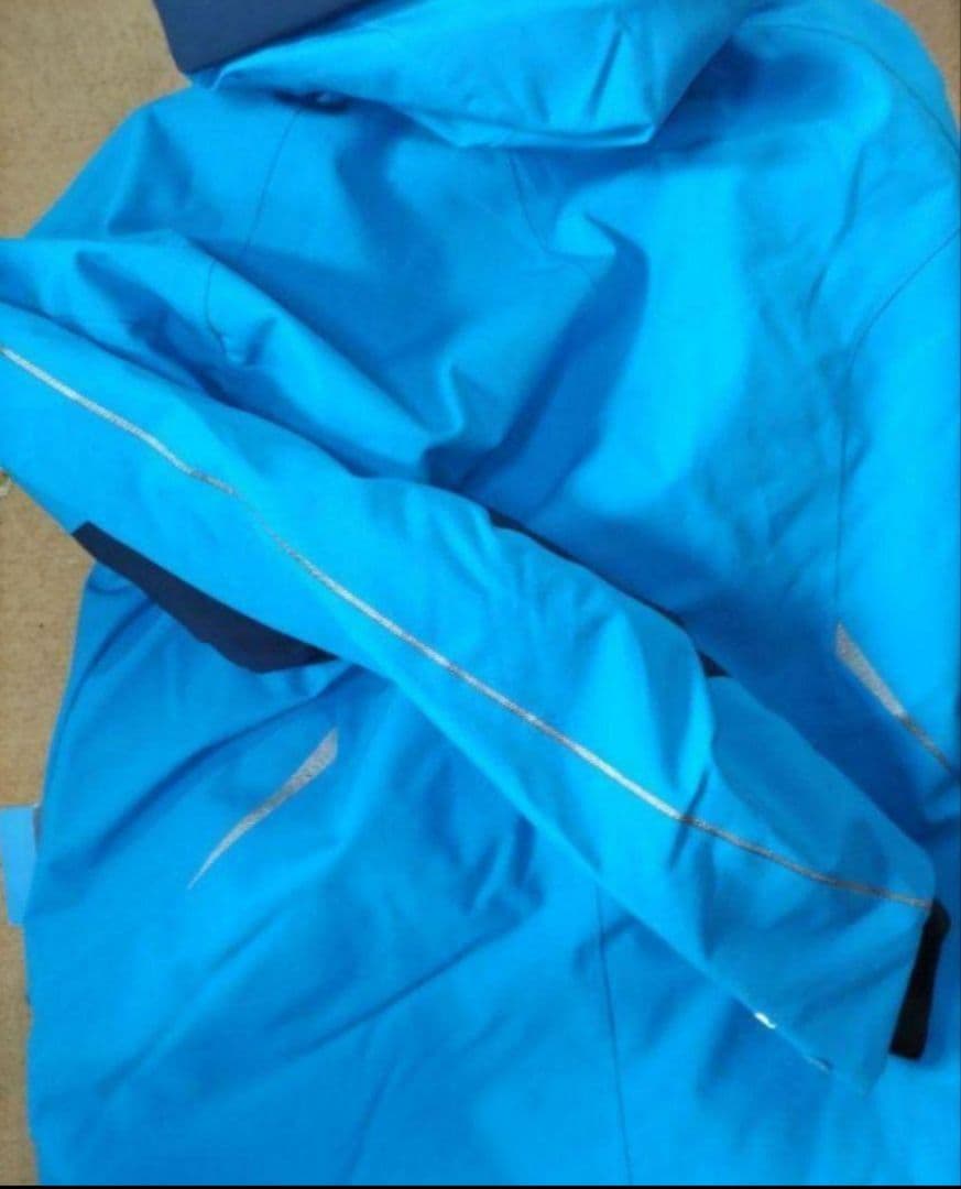 b 新品タグ付き Phenix フェニックス 上下組み合わせ。