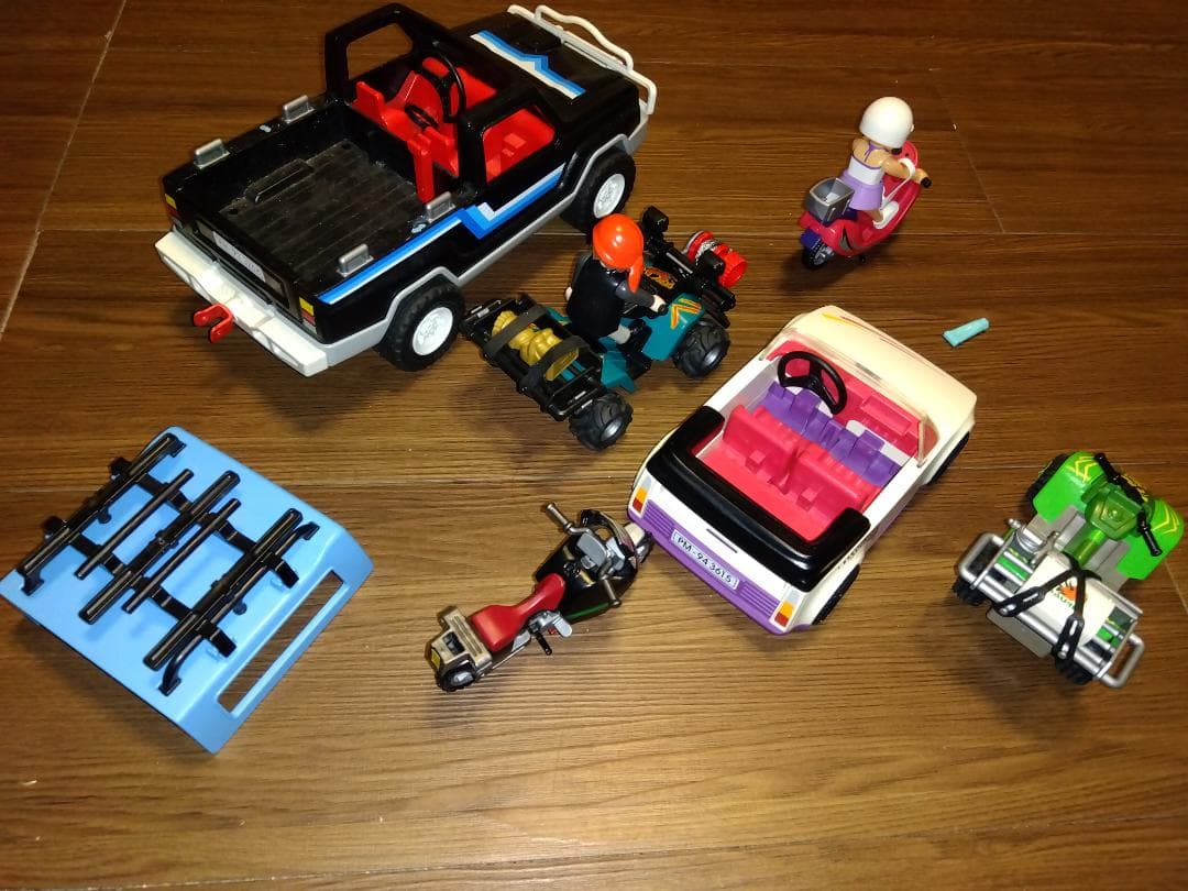 playmobil プレイモービル ジャンク車両と人形付き