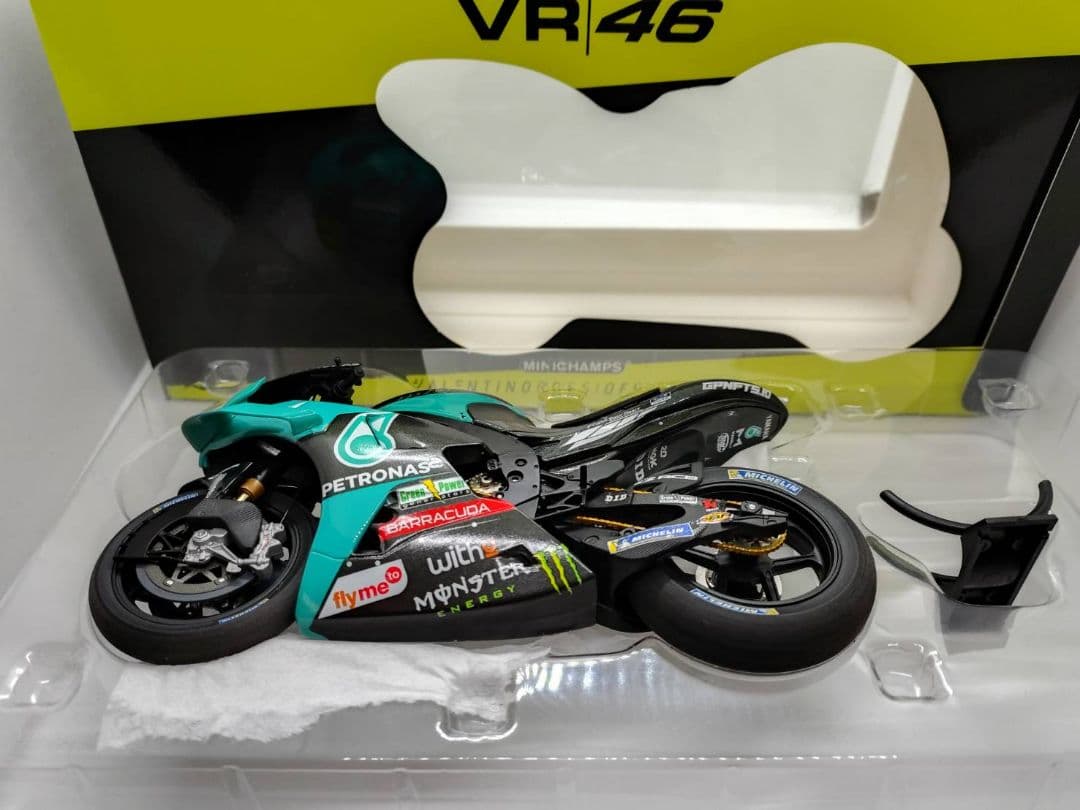 1/12 VR46 バレンティーノ・ロッシ フィギュアとバイクセット