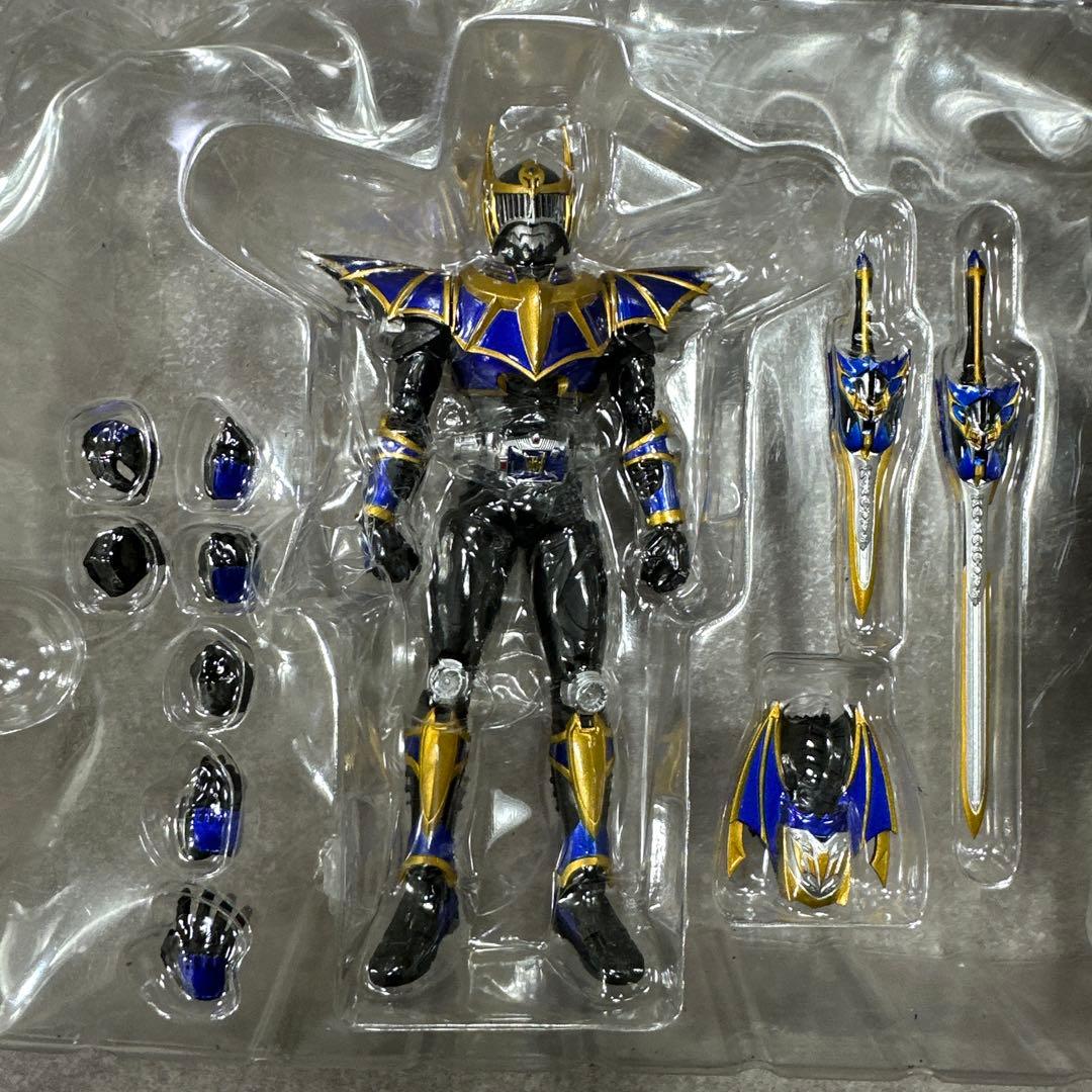 未組立 S.H.Figuarts 仮面ライダーナイト サバイブ ダークレイダー