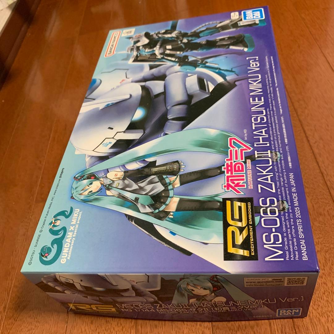 ロボット RG MS-06S ZAKU II [HATSUNE MIKU Ver.]