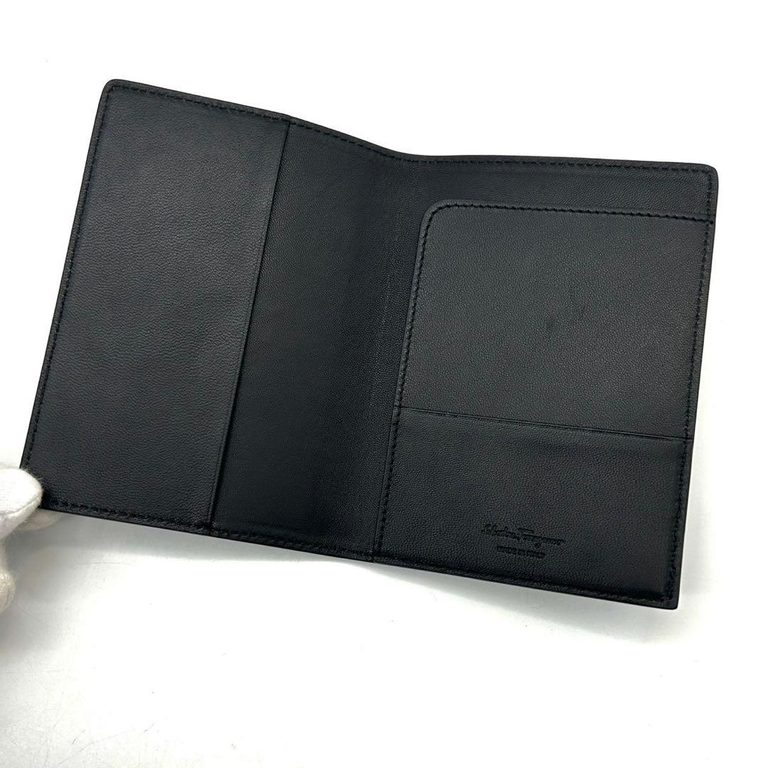 サルヴァトーレフェラガモ 二つ折り 手帳カバー ロゴ パスポートケース