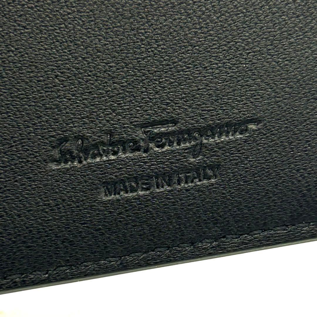 サルヴァトーレフェラガモ 二つ折り 手帳カバー ロゴ パスポートケース