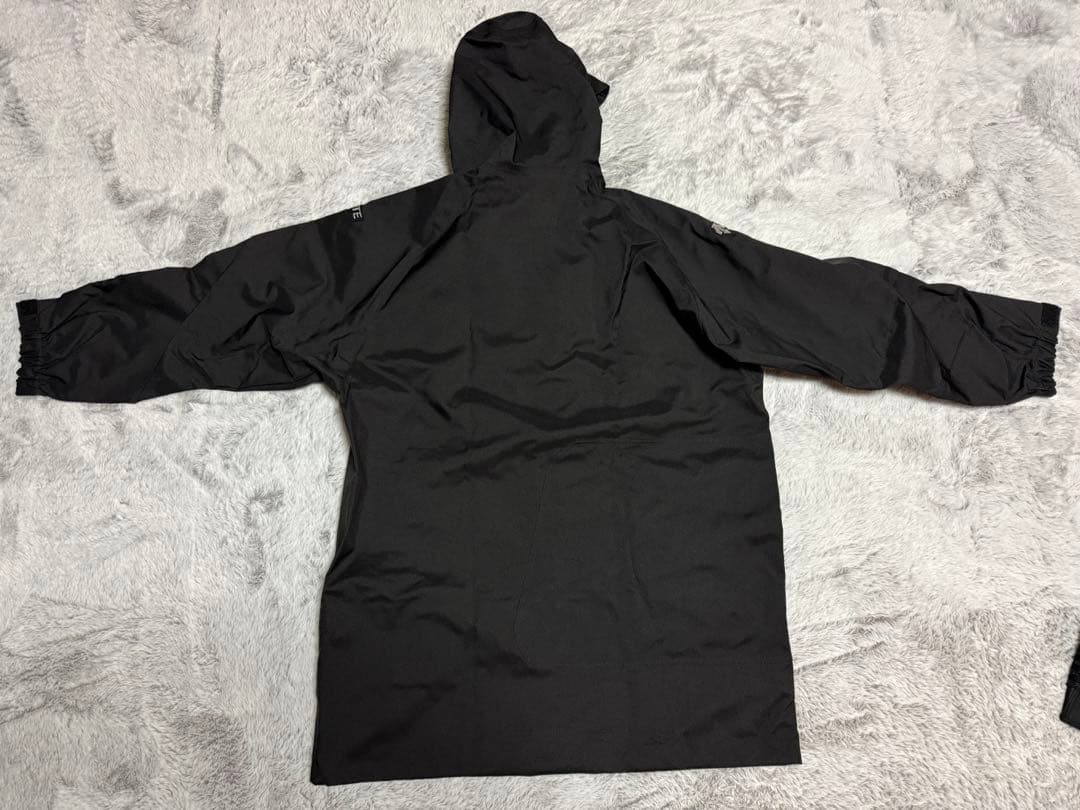 【値下げ】オガサカ　シェルコート　サイズO ポンチョ　デサント