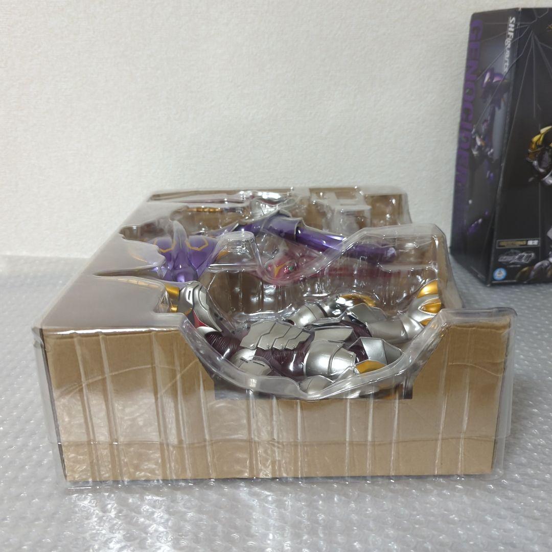 【限定・未使用品】S.H.フィギュアーツ ジェノサイダー 仮面ライダー龍騎 王蛇