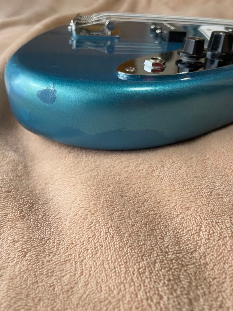 エレクトリックベース　プレイテック　ジャズベースタイプ　新品弦に交換済み。