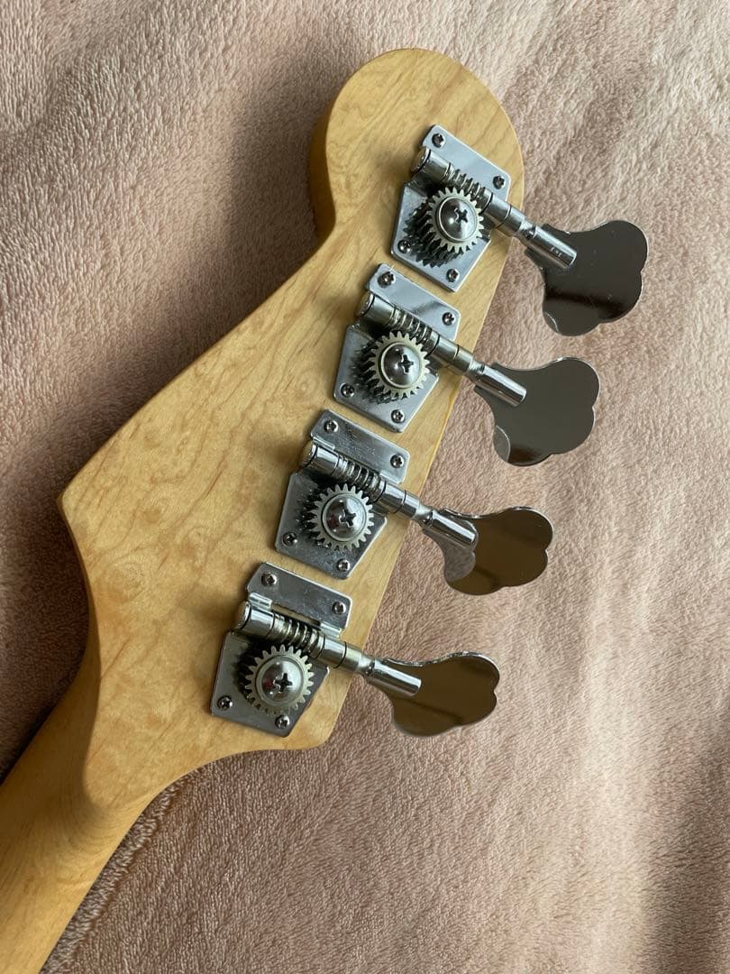 エレクトリックベース　プレイテック　ジャズベースタイプ　新品弦に交換済み。