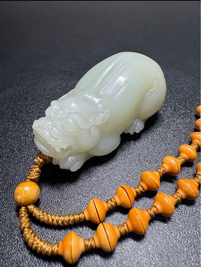 漢時代 和田玉製　393g 瑞獣紋彫り件 時代物 中国古美術 旧家蔵出し