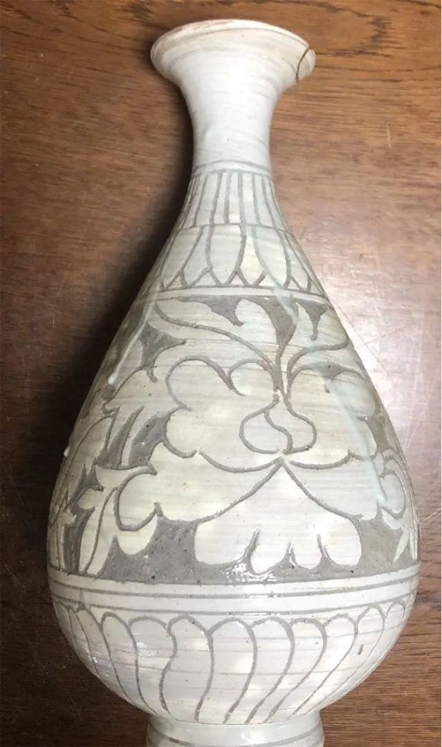 粉青沙牡丹文瓶（縁口金継）李朝写し