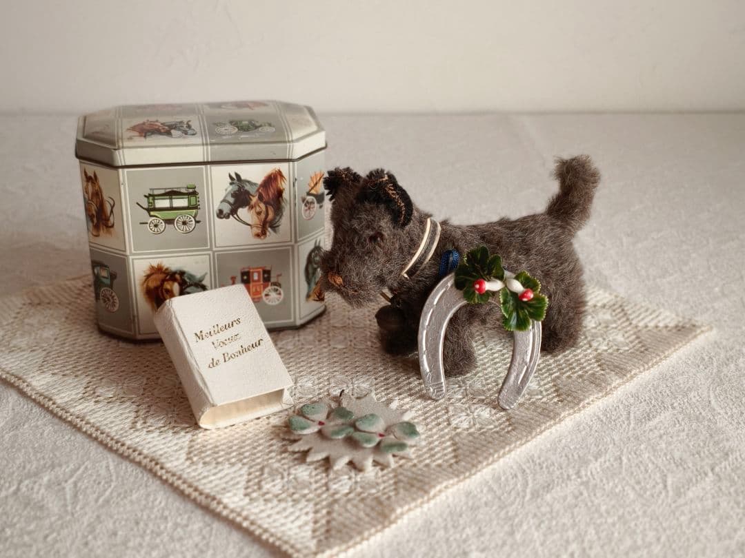 * vintage teria ♡ * シックでかわいい 革ベルトの テリアさん