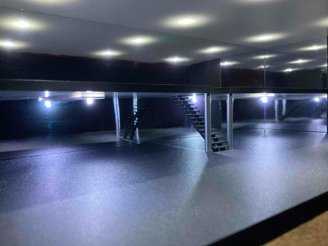 ミニカー用ジオラマ：1/64 ショールームⅣ（ワイドタイプ）最大展示台数24台！