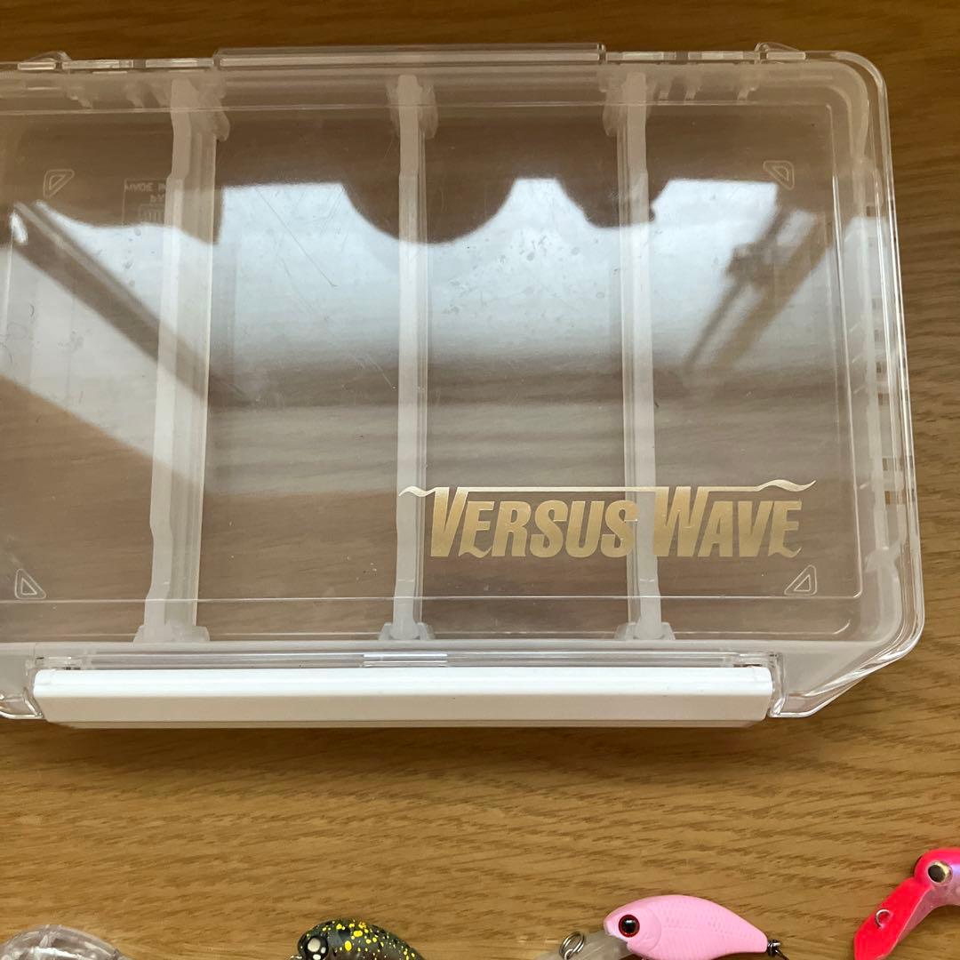 VERSUS WAVEケースとクランクベイト他　管釣りルアー 37個セット