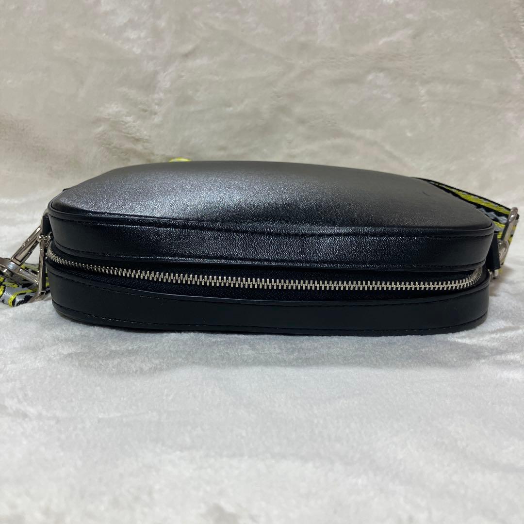 back number 幾何学模様ストラップ バッグ　ユニセックス　ブラック　黒