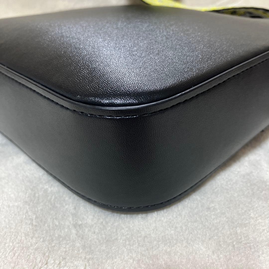 back number 幾何学模様ストラップ バッグ　ユニセックス　ブラック　黒