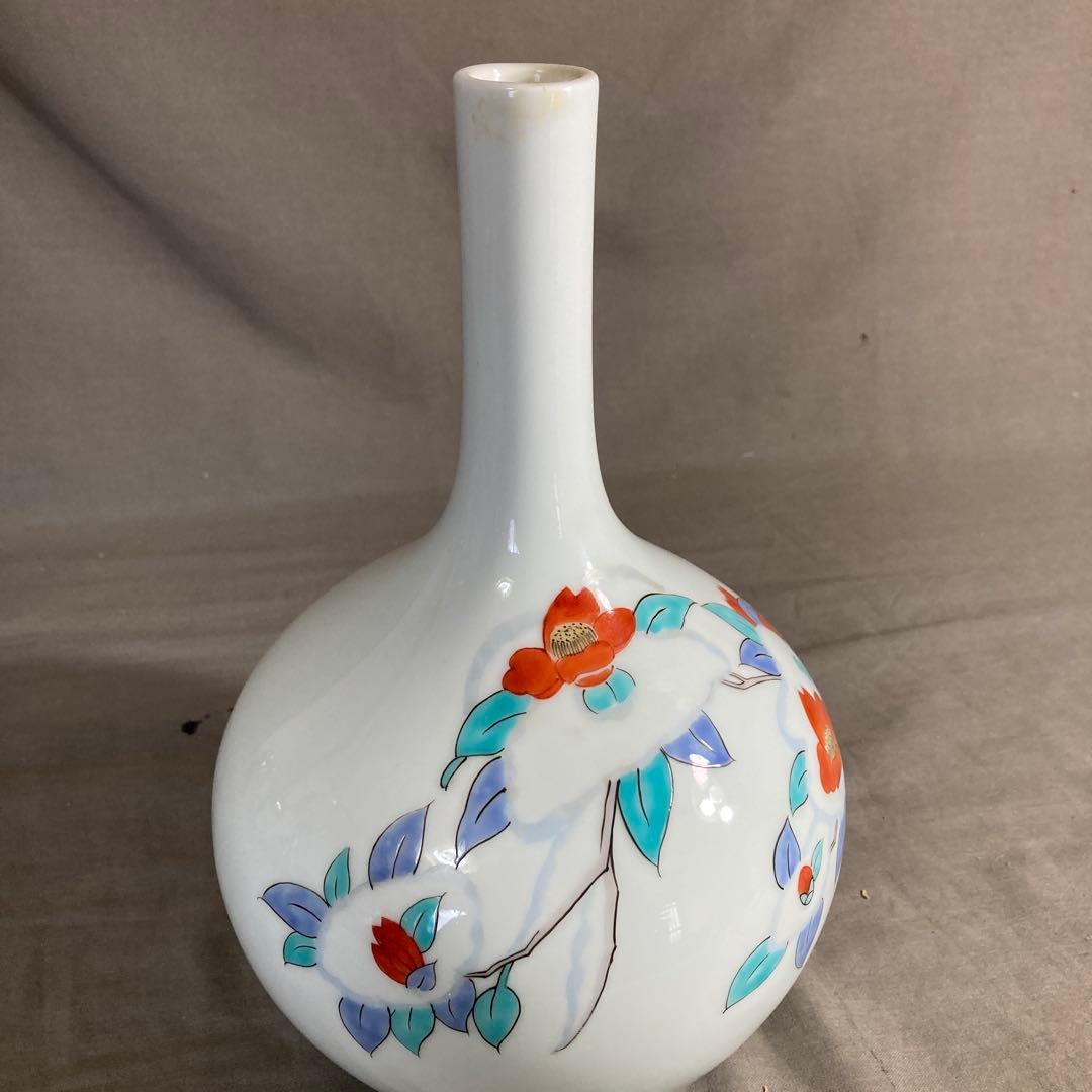 【舘林貞夫】赤絵の伝統　日本の名窯　有田古琳庵窯　舘林貞夫作　錦雪椿絵　花瓶