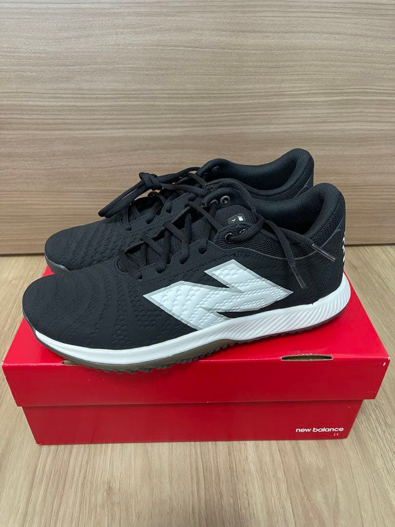 New Balance FuelCell 4040v7 Turf トレーナー