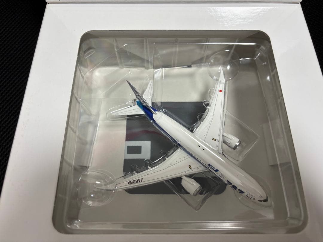 【完成品】ANA787-8 滑走路付き　1/400