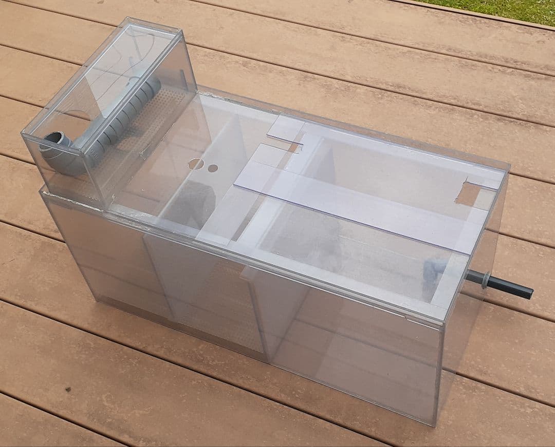 D*4様 ろ過槽 3層　塩ビ ウールボックス付き ろ材付き　中古