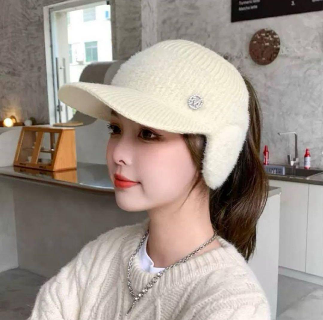 【新品】サンバイザー白　ニット帽 ゴルフ スポーツ　防寒 耳カバー 毛糸 ファー